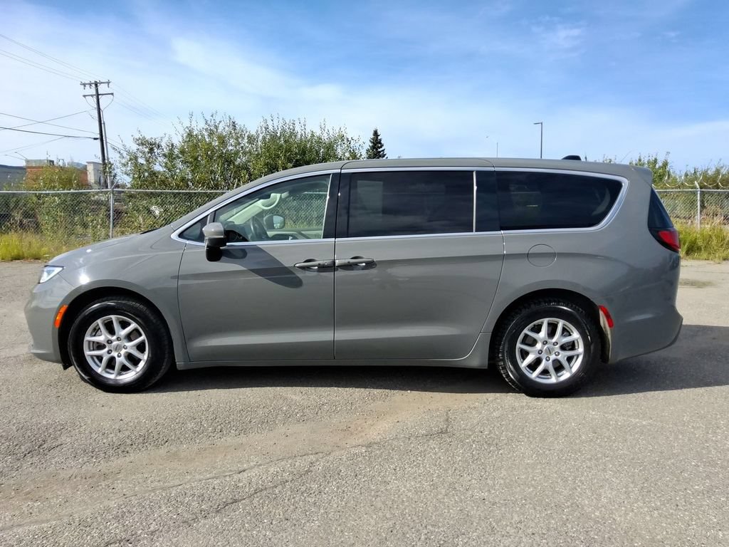 Certified 2023 Chrysler Pacifica Touring-L FWD image 5