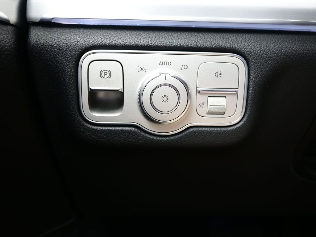 Used 2024 Mercedes-Benz GLE 450e 4MATIC image 18