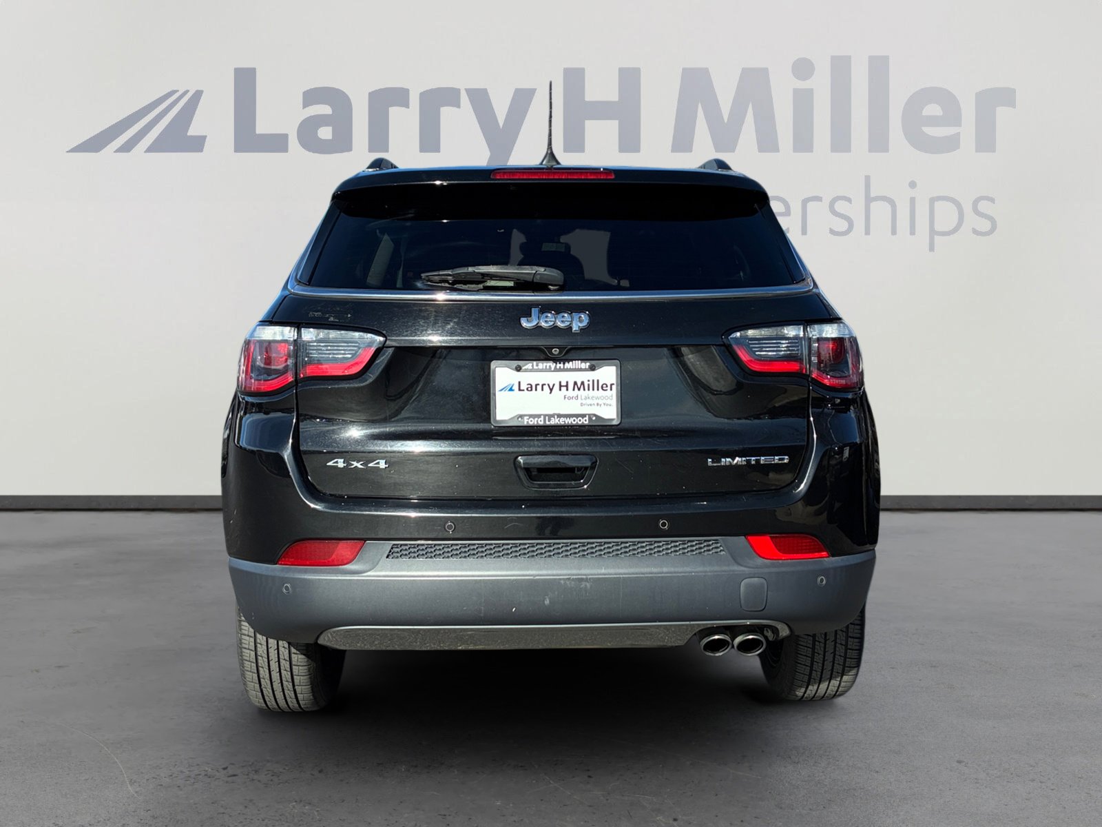 Used 2018 Jeep Compass Limited w/ Navigation Group image 4