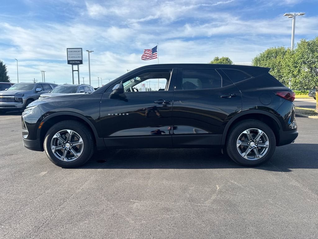 Used 2024 Chevrolet Blazer LT FWD image 3