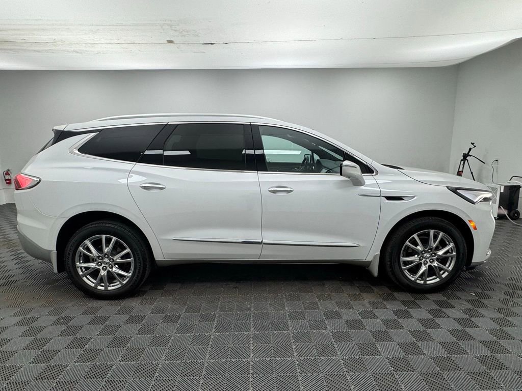 Used 2023 Buick Enclave Essence w/ Experience Buick Package image 9