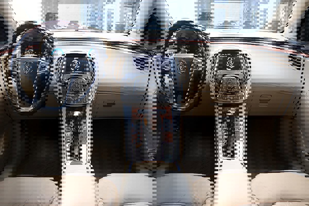 Used 2012 Buick LaCrosse Touring image 14