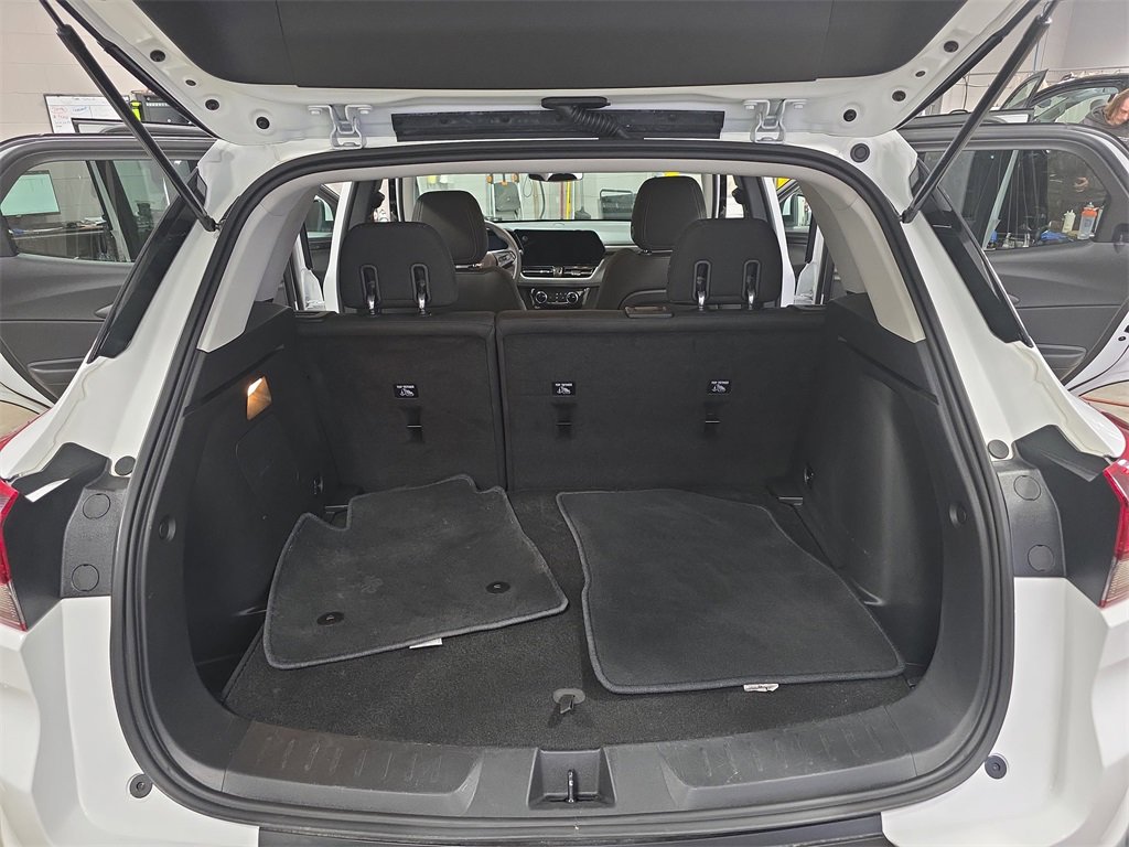 Certified 2025 Chevrolet TrailBlazer LT w/ Driver Confidence Package image 12