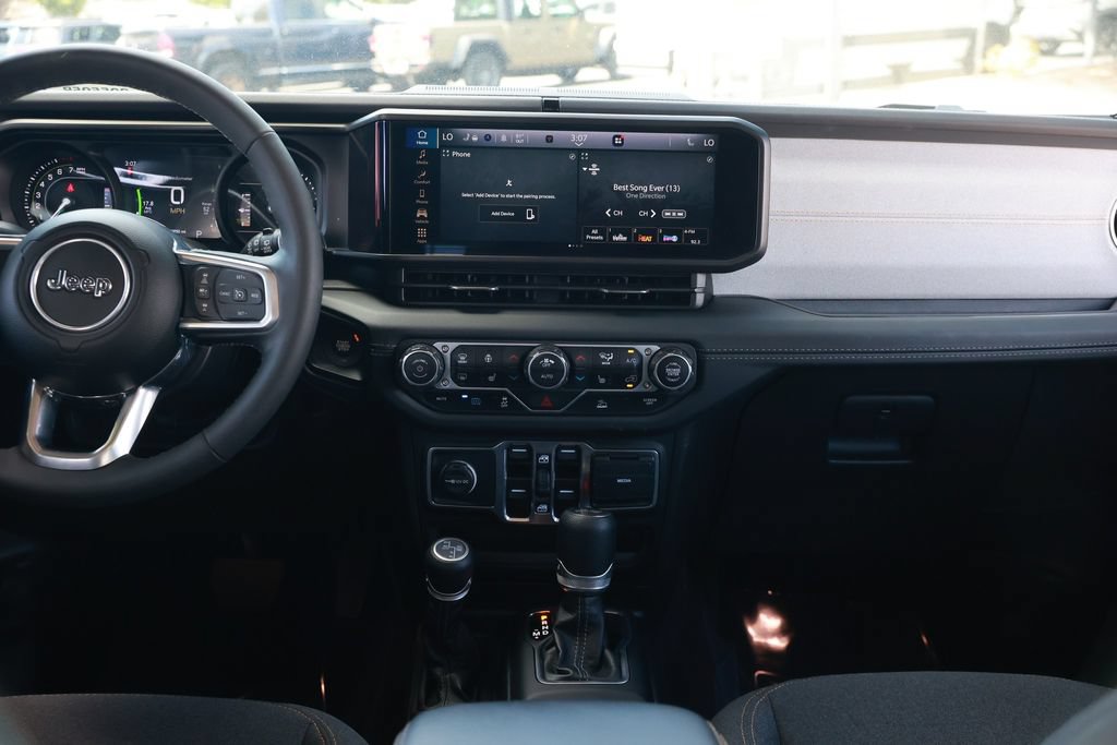 Used 2025 Jeep Wrangler Unlimited Sahara AWD/4WD image 31