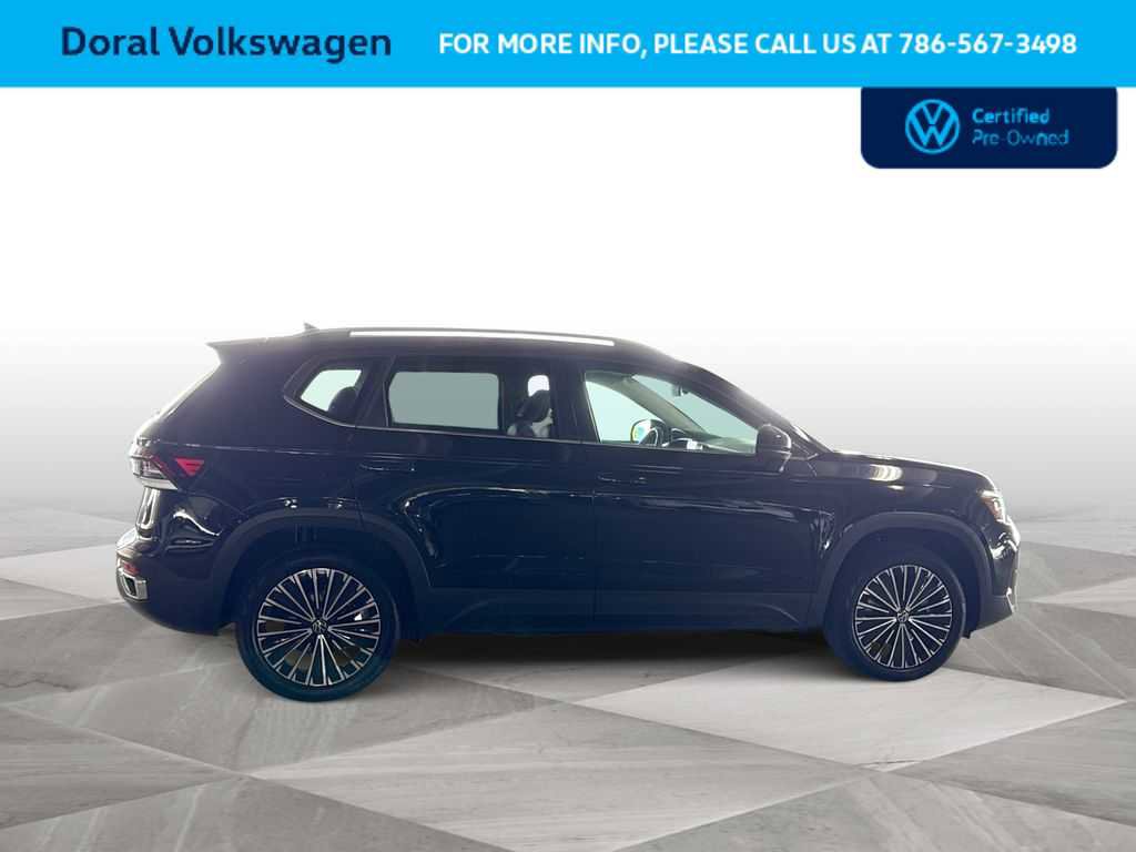 Used 2025 Volkswagen Taos SE FWD image 9