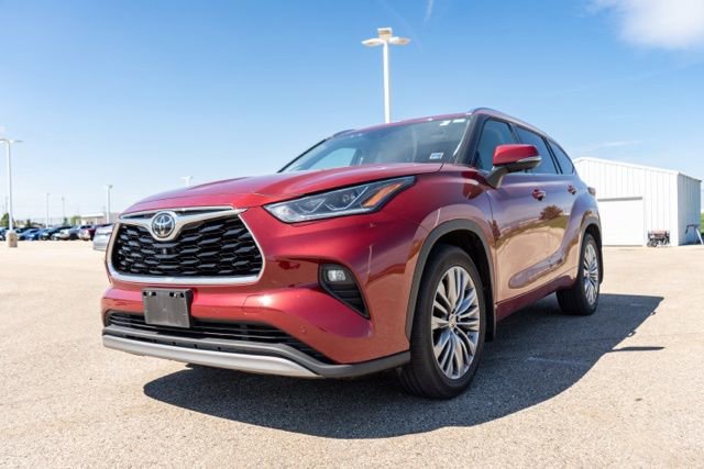 Used 2021 Toyota Highlander Platinum image 3