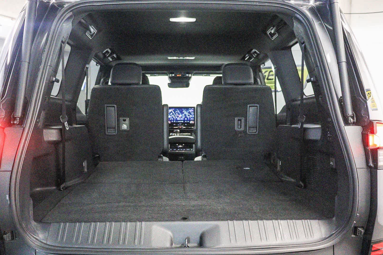 Used 2024 Lexus GX 550 w/ Cold Area Package AWD/4WD image 28