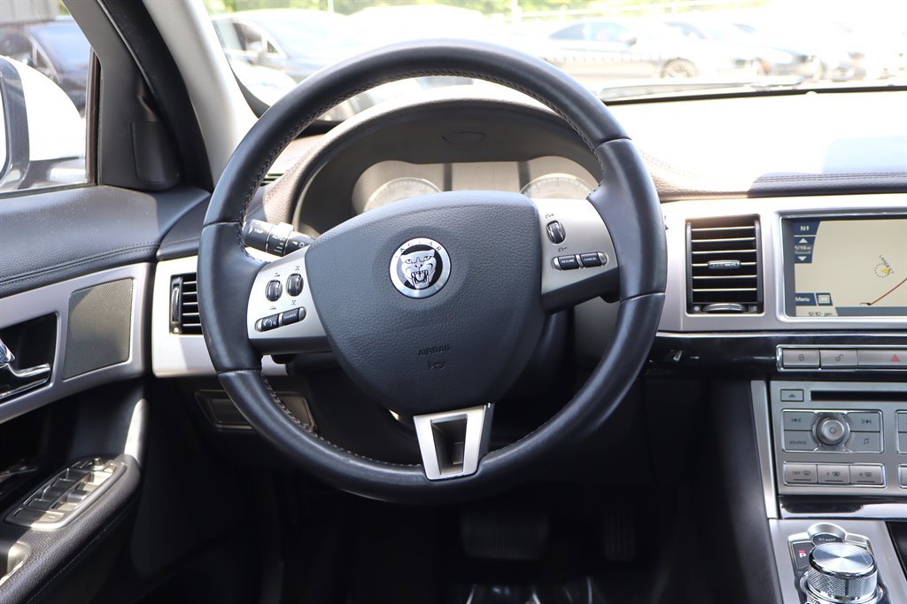 Used 2011 Jaguar XF RWD image 15