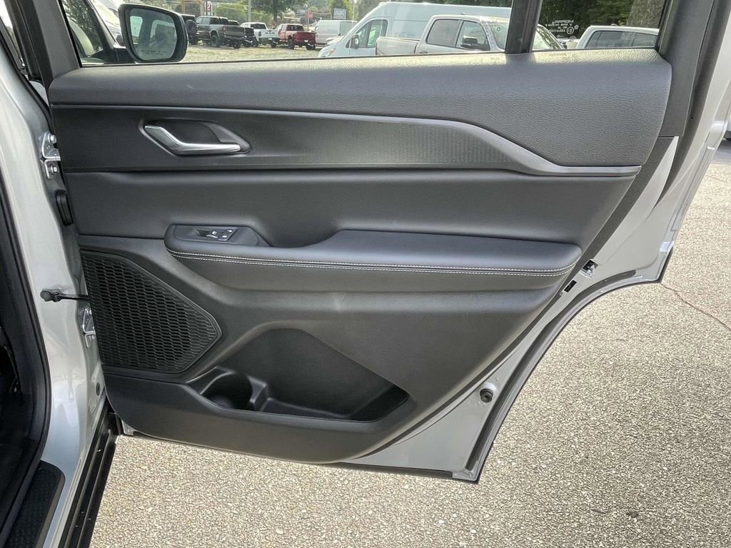 New 2025 Jeep Grand Cherokee L Laredo w/ Luxury Tech Group I image 18