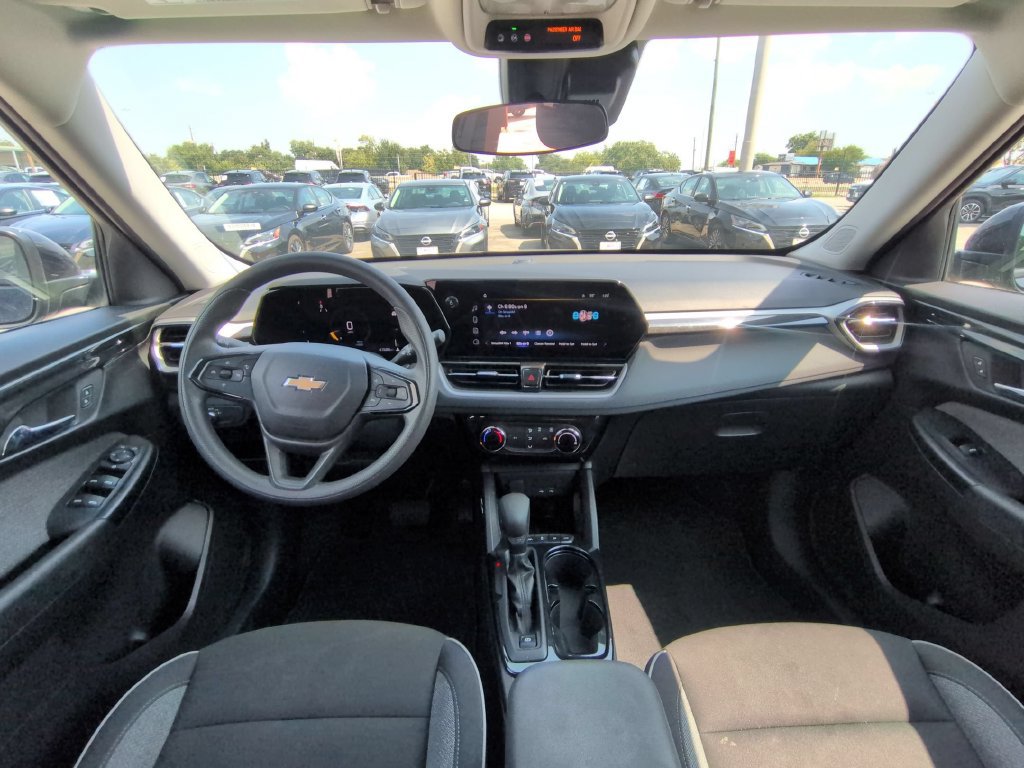 Used 2025 Chevrolet TrailBlazer LT AWD/4WD image 25