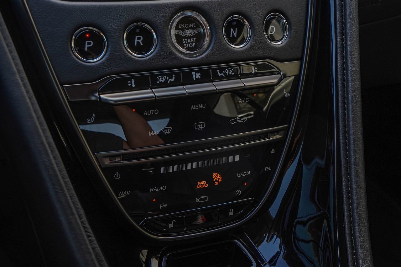 Used 2019 Aston Martin DBS Superleggera image 31