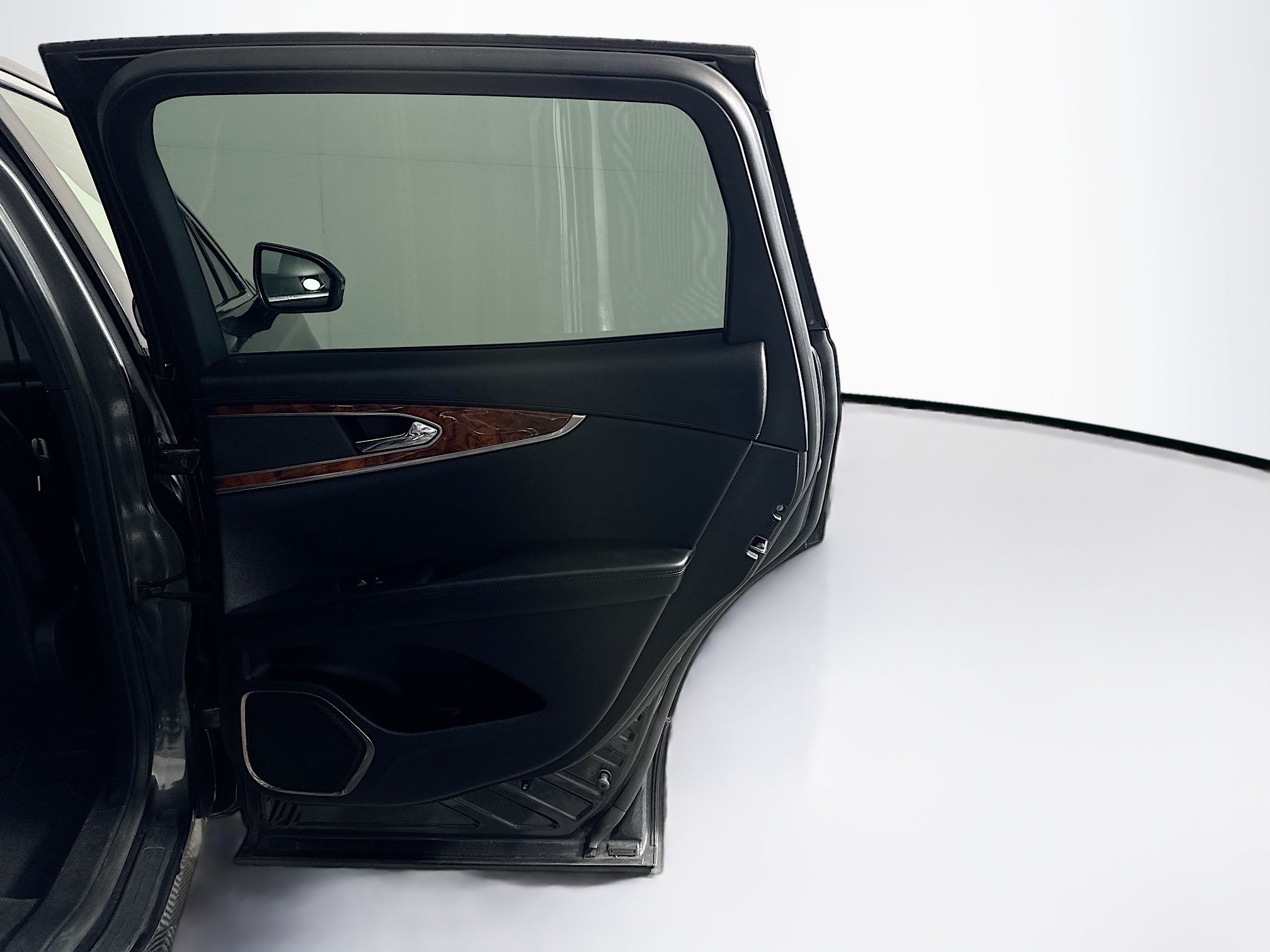 Used 2018 Lincoln MKX Reserve FWD image 33