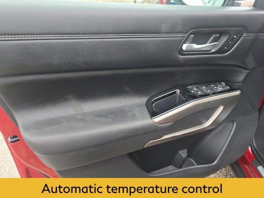 Used 2024 Nissan Pathfinder Platinum w/ Cargo Package image 7