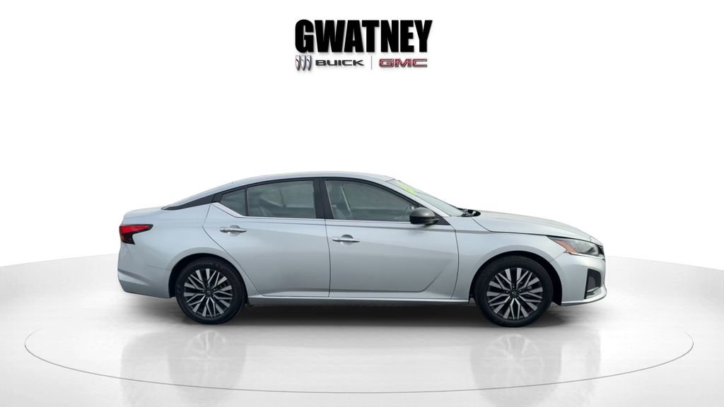Used 2024 Nissan Altima 2.5 SV FWD image 7