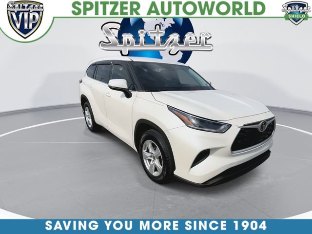 Used 2021 Toyota Highlander L FWD image 2