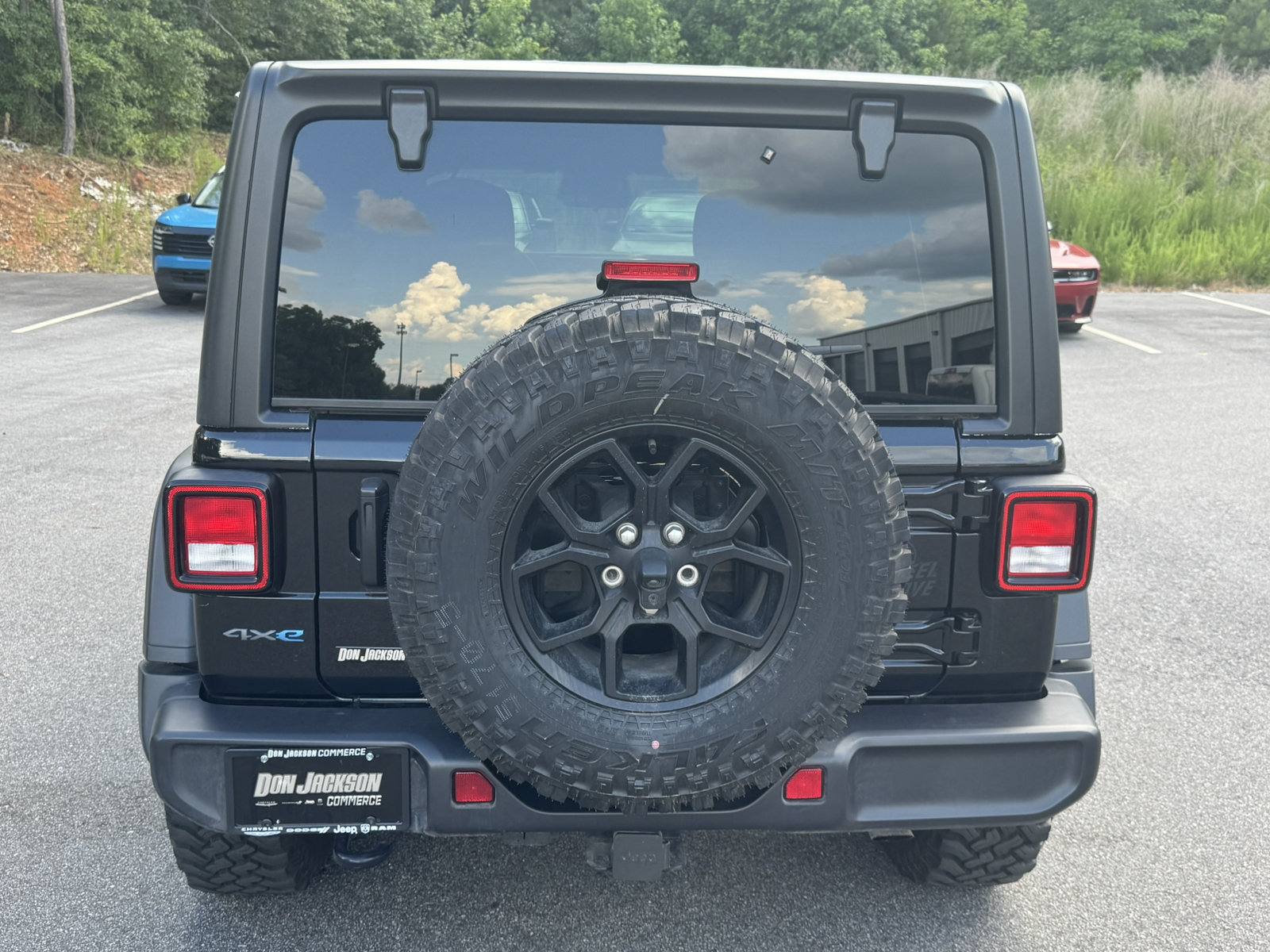 Used 2025 Jeep Wrangler Willys AWD/4WD image 6
