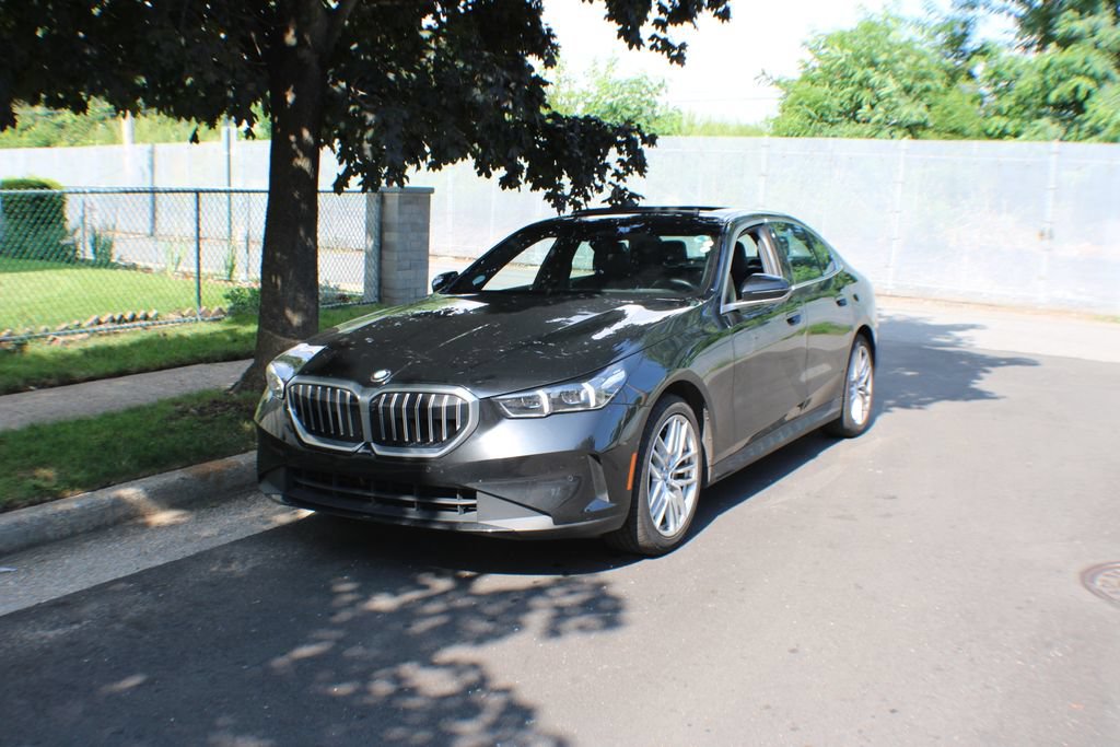 Used 2025 BMW 530i RWD image 2