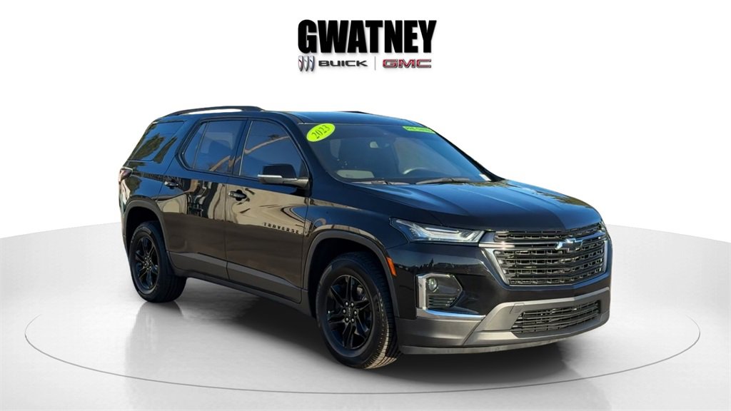 Used 2023 Chevrolet Traverse LT image 1