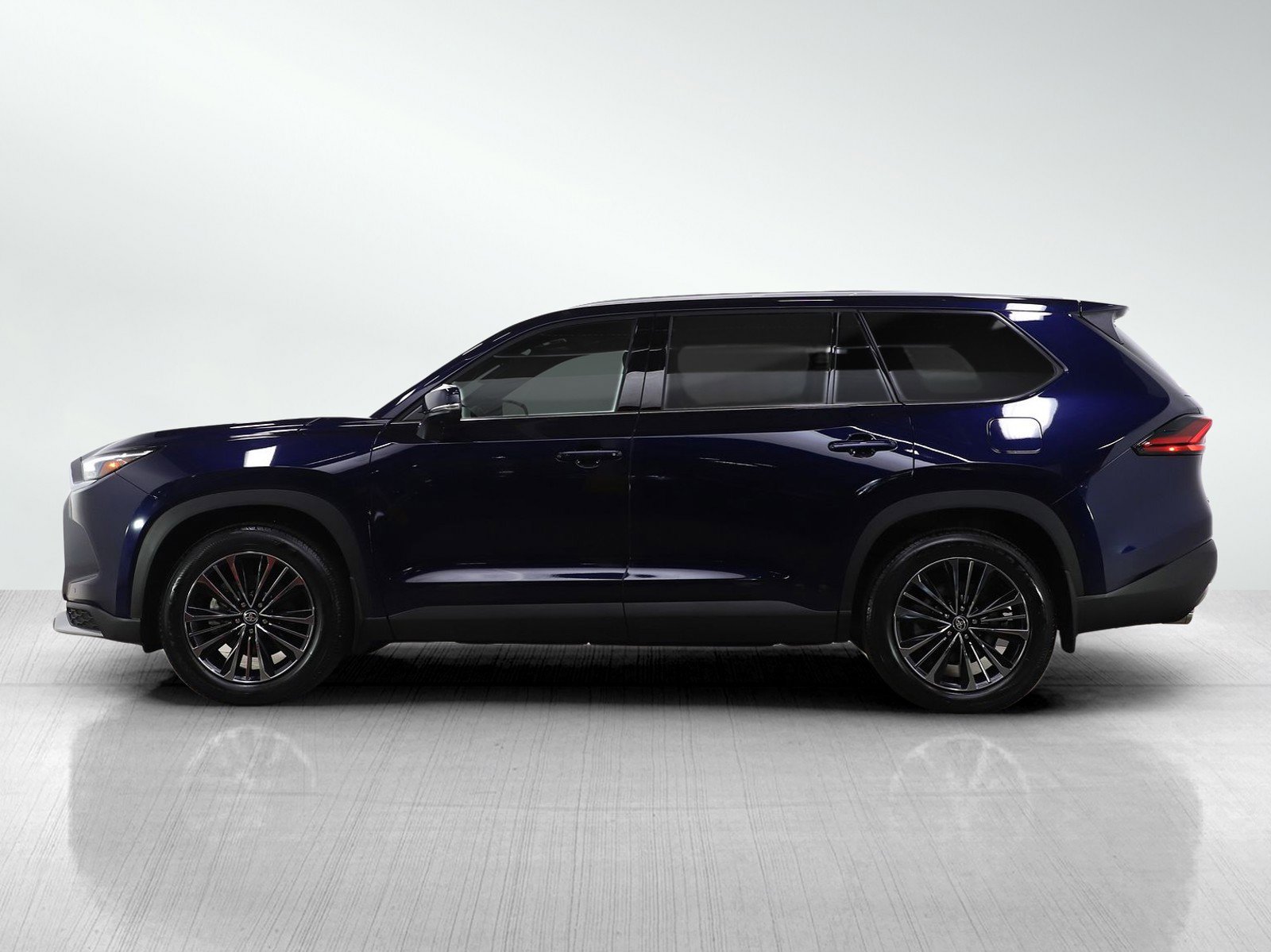 Used 2025 Toyota Grand Highlander AWD Hybrid image 2