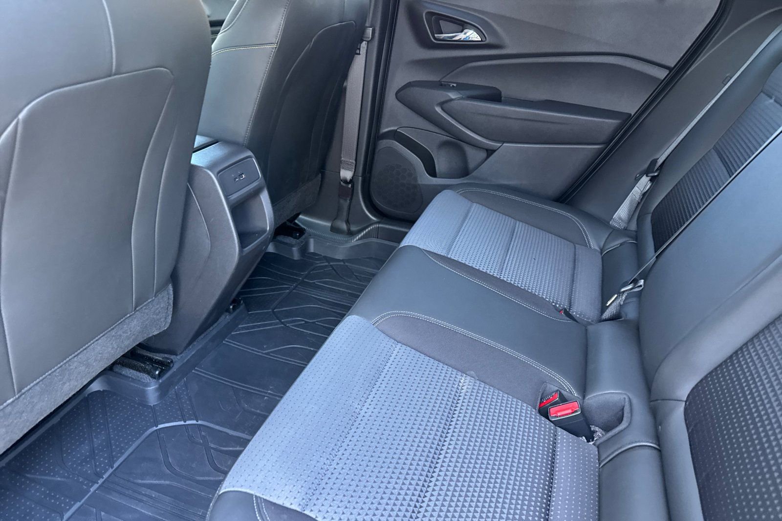 Used 2025 Chevrolet Trax LT w/ Driver Confidence Package image 12