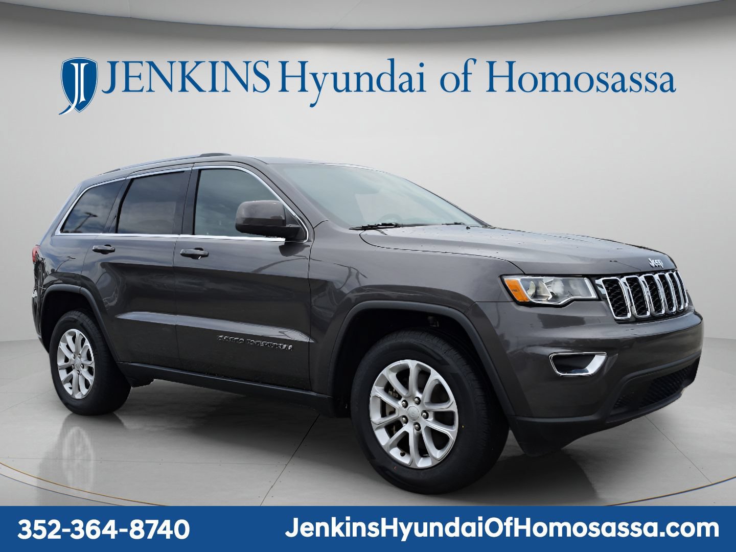 Used 2021 Jeep Grand Cherokee Laredo RWD image 2