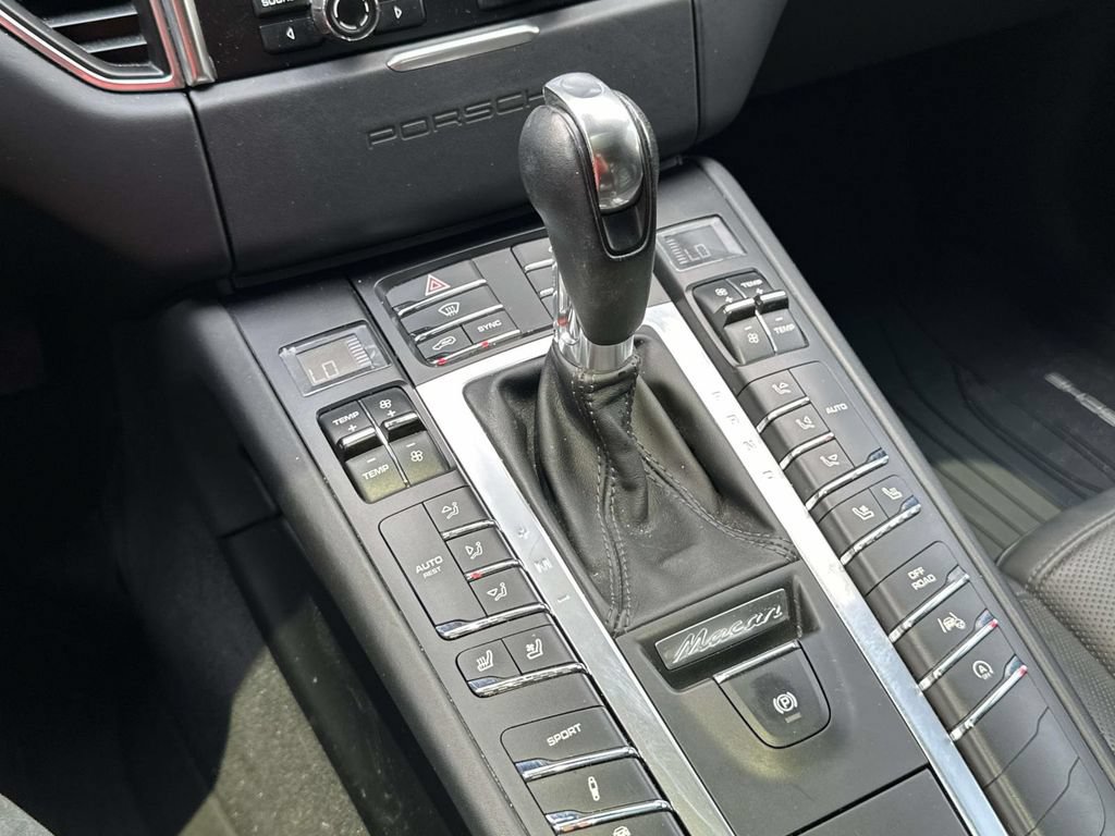 Used 2016 Porsche Macan Turbo AWD/4WD image 29
