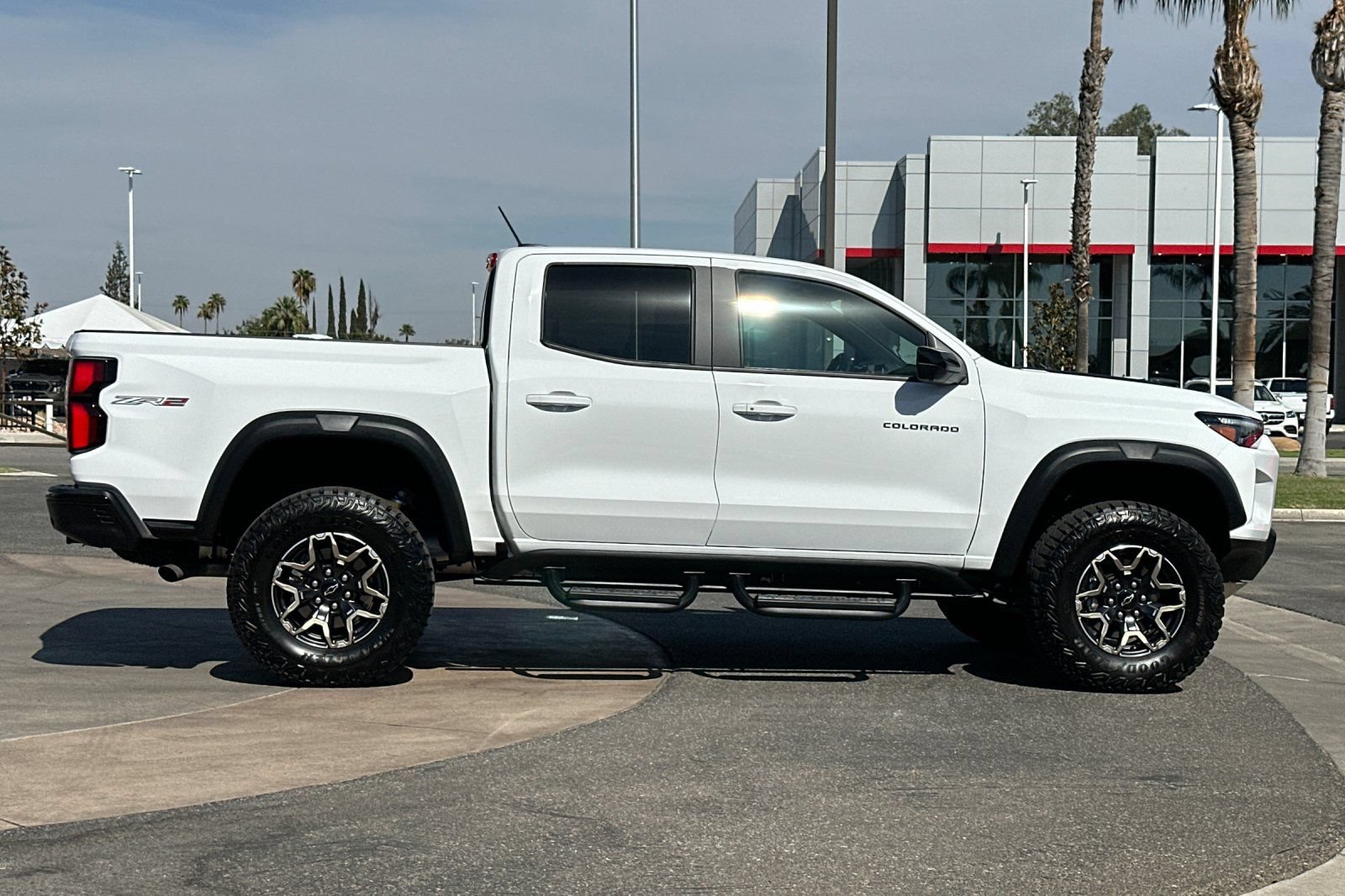 Used 2026 Chevrolet Colorado ZR2 w/ Technology Package AWD/4WD image 3
