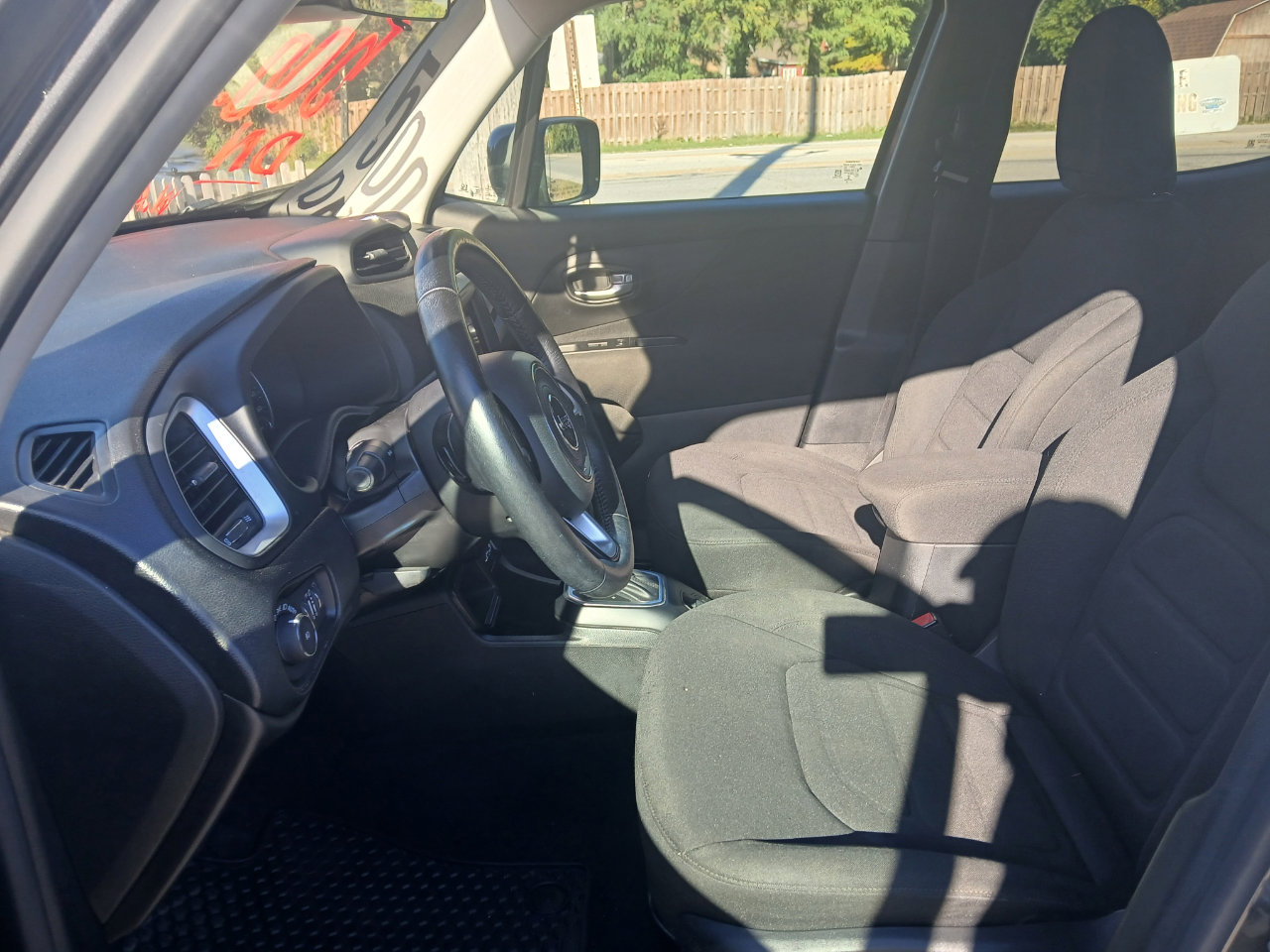 Used 2019 Jeep Renegade Latitude w/ Cold Weather Group image 8