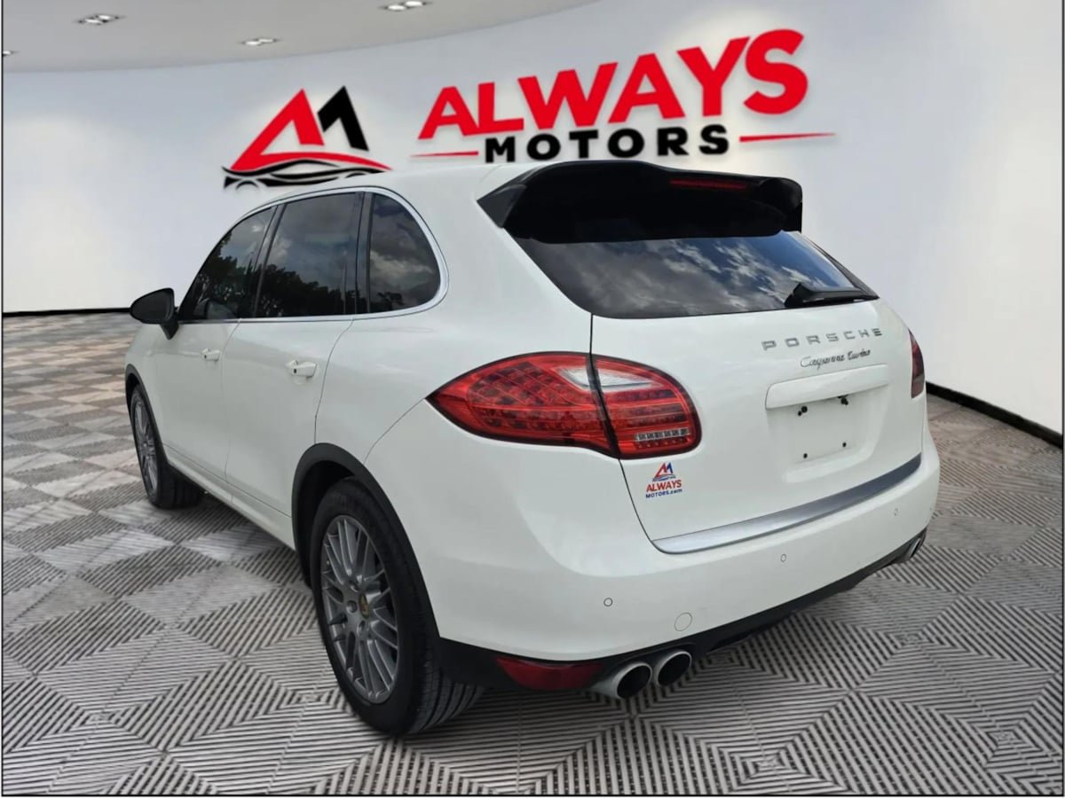 Used 2011 Porsche Cayenne Turbo AWD/4WD image 3