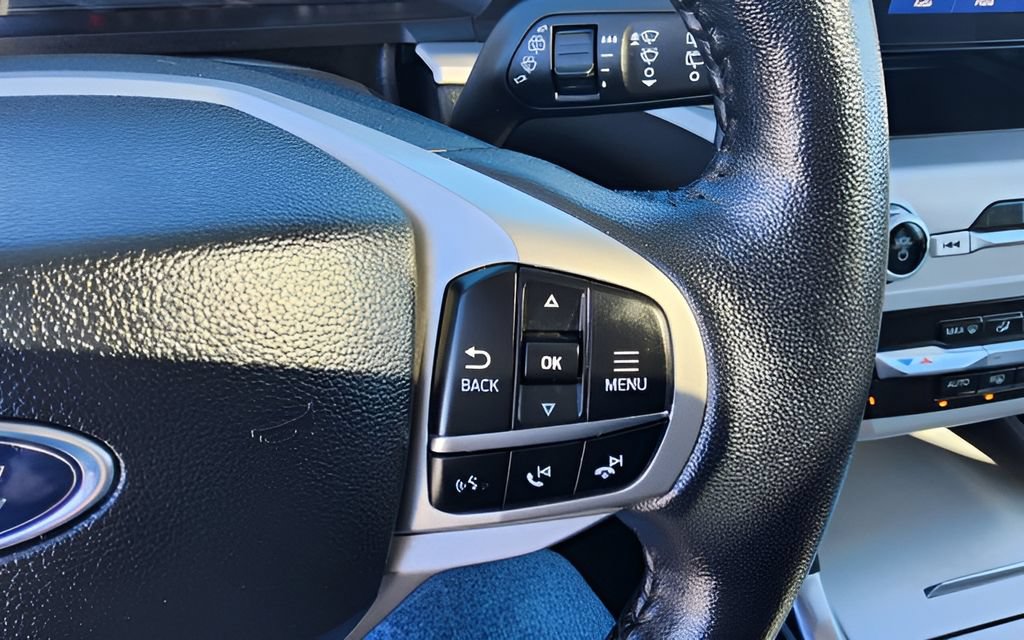 Used 2024 Ford Explorer XLT w/ Equipment Group 202A AWD/4WD image 17