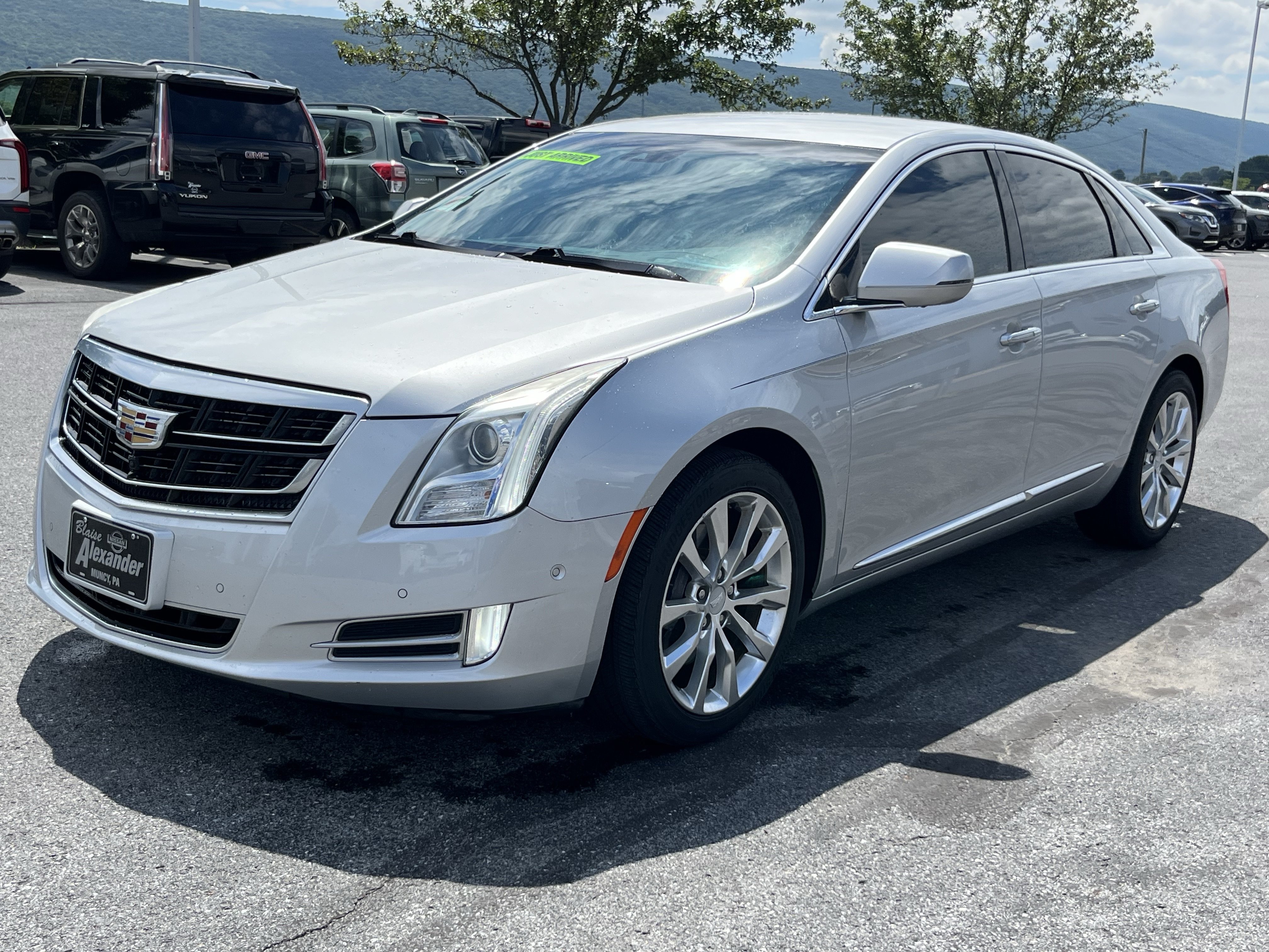Used 2016 Cadillac XTS Luxury w/ Driver Awareness Package FWD image 10