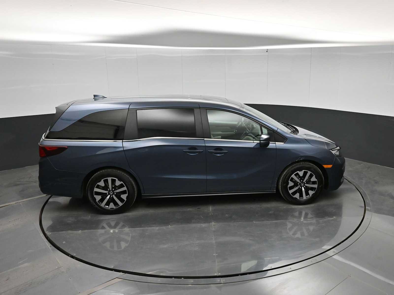Used 2025 Honda Odyssey EX-L image 30