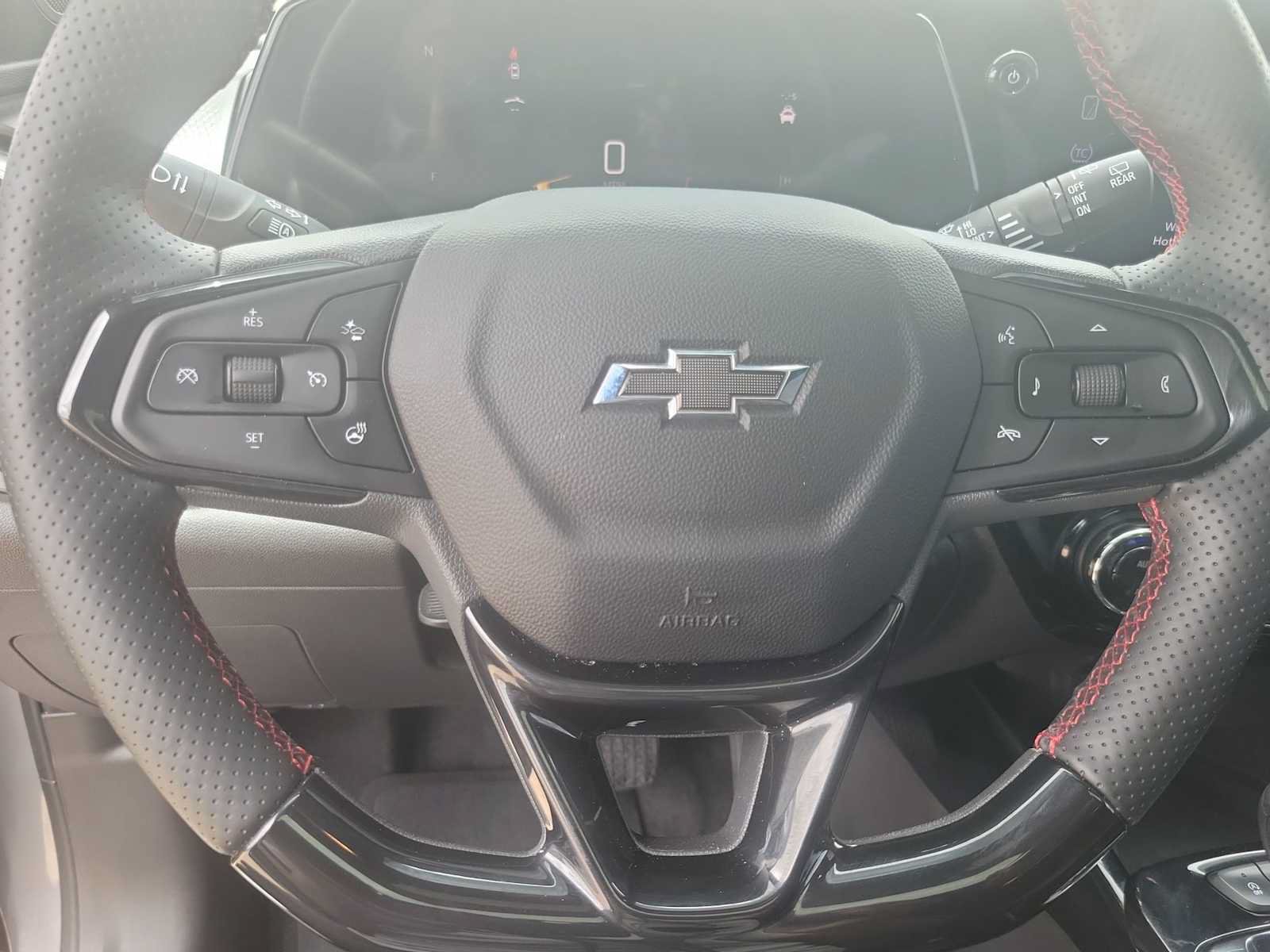 Used 2025 Chevrolet Trax RS w/ Sunroof Package FWD image 25