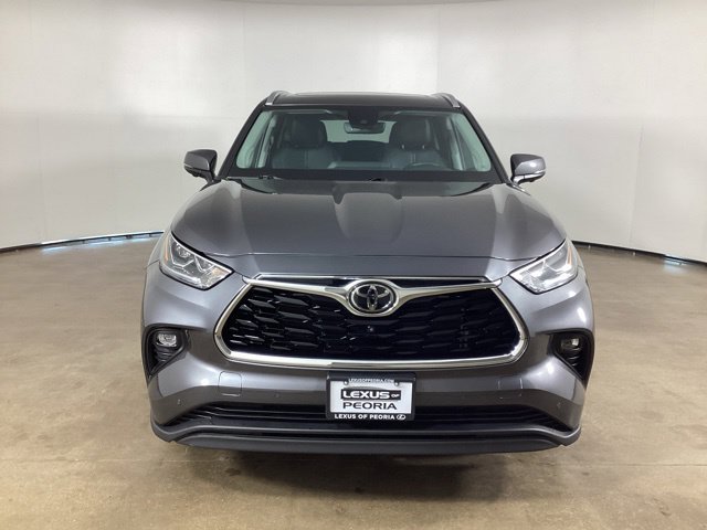 Used 2024 Toyota Highlander Limited AWD/4WD image 2