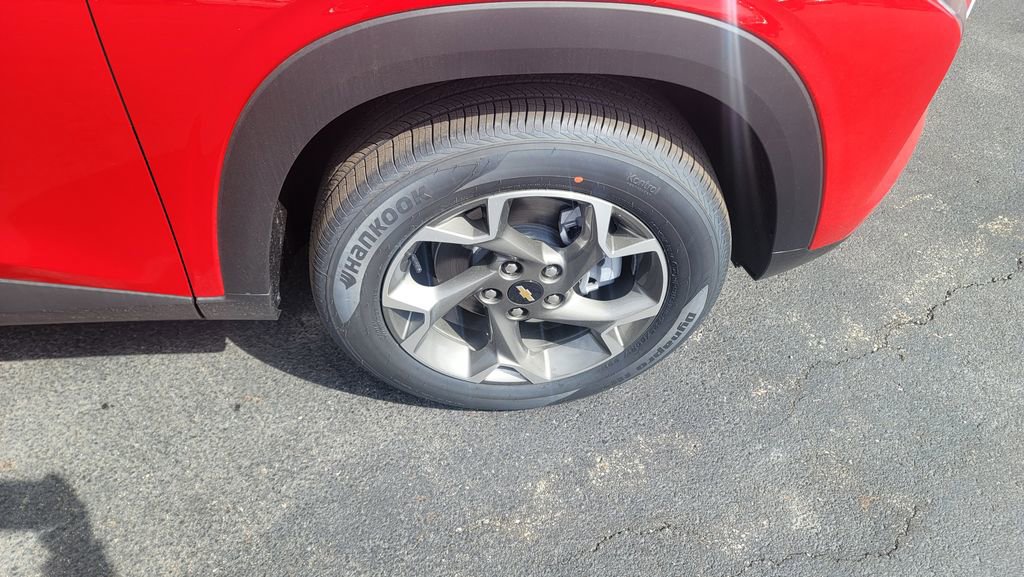 New 2026 Chevrolet Trax LT w/ Driver Confidence Package image 15