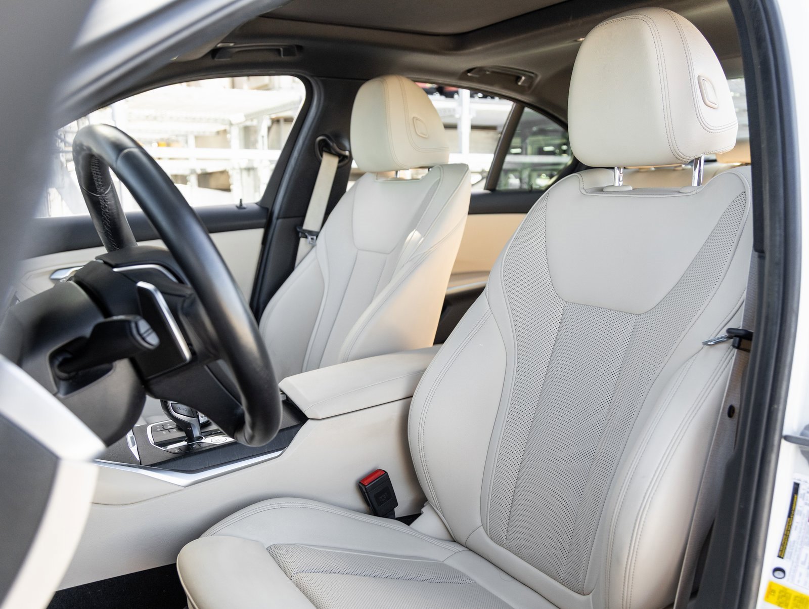 Used 2022 BMW 330i Sedan w/ Premium Package image 5