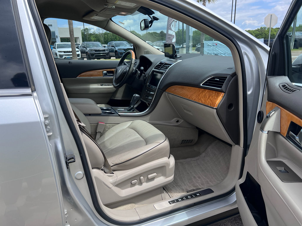Used 2013 Lincoln MKX FWD image 12