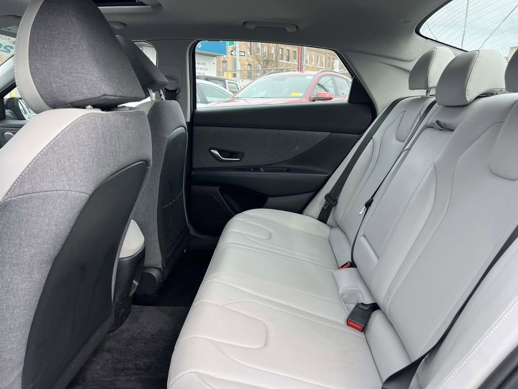 Certified 2025 Hyundai Elantra Limited image 13