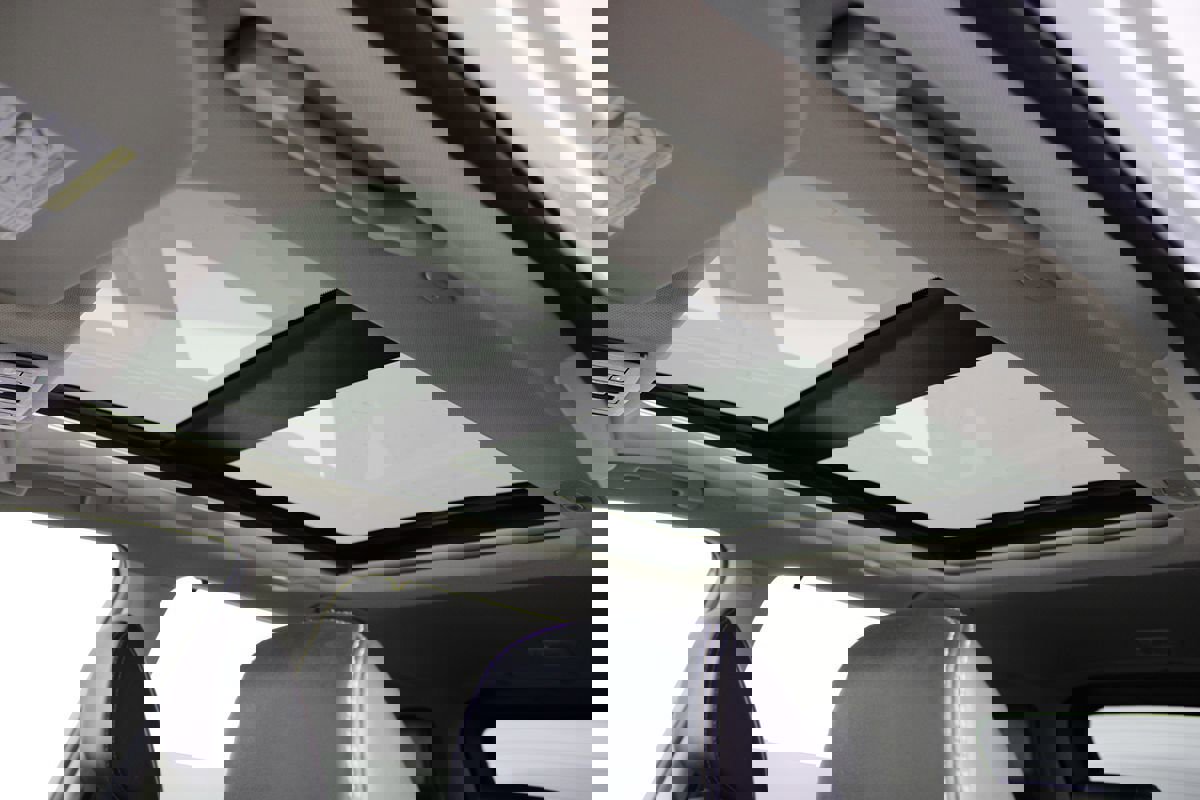 Used 2023 Nissan Rogue SL w/ SL Premium Package image 9