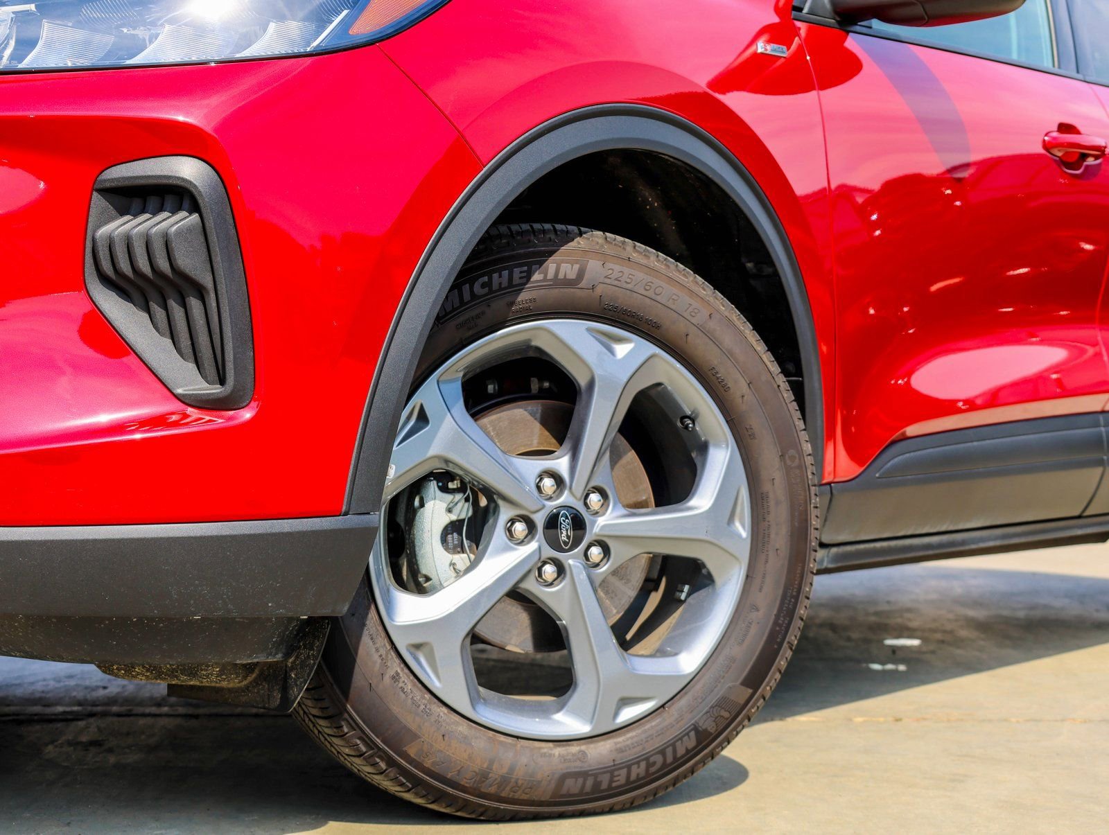 Used 2025 Ford Escape ST-Line image 2