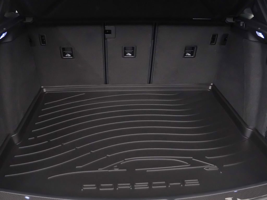 Certified 2026 Porsche Macan GTS image 13