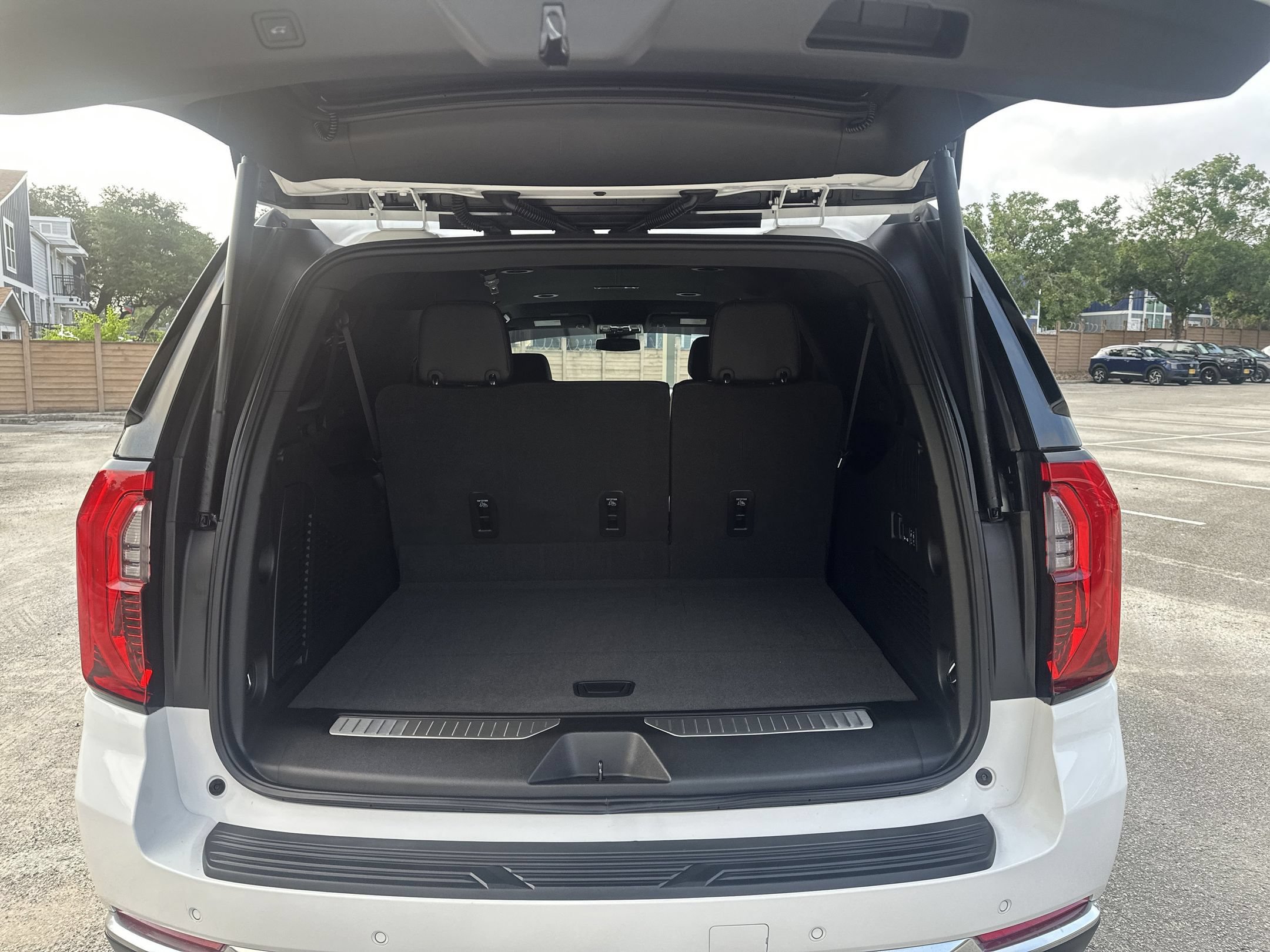 Used 2026 GMC Yukon XL Denali w/ LPO, Floor Liner Package RWD image 12