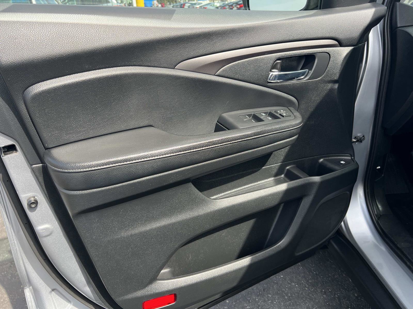 Used 2017 Honda Ridgeline RTS image 6