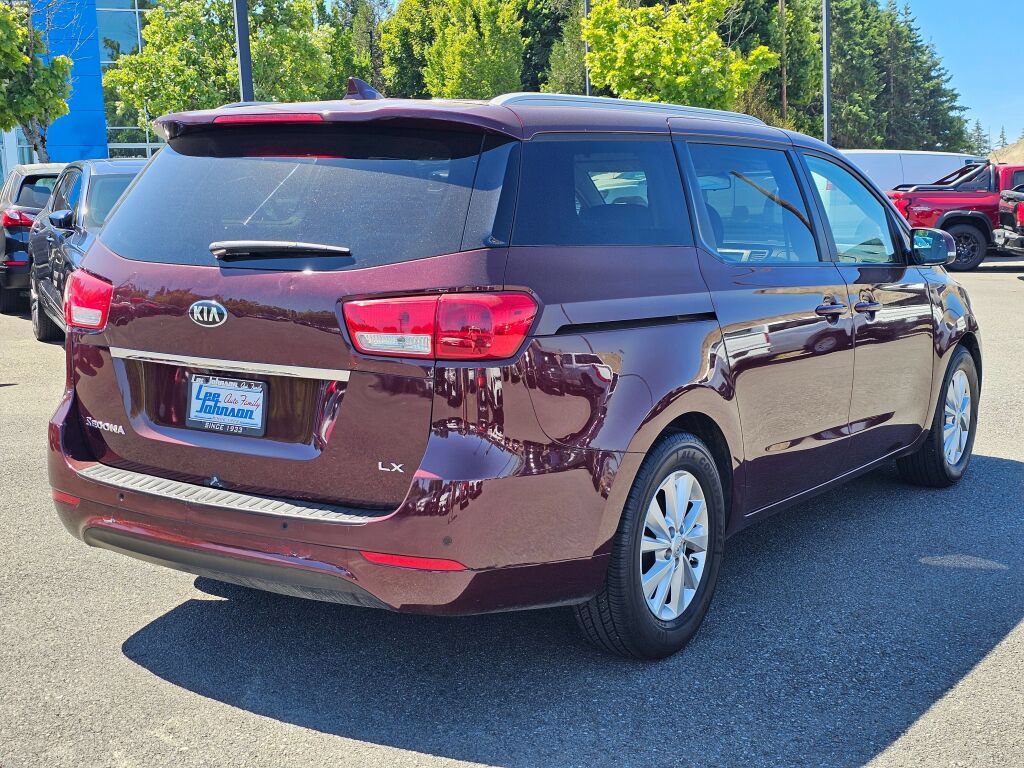 Used 2017 Kia Sedona LX w/ LX Essentials Premium Package FWD image 5