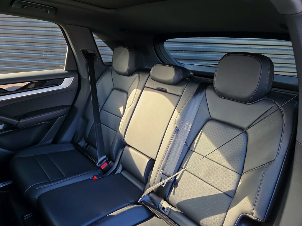 Certified 2025 Porsche Cayenne image 16