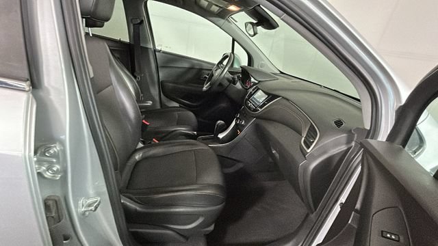 Used 2017 Chevrolet Trax LT w/ LT Convenience Package FWD image 30