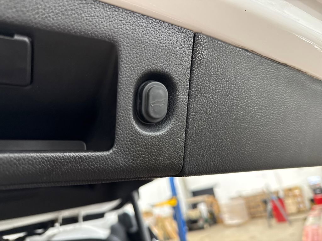 Used 2019 GMC Yukon Denali w/ Denali Ultimate Package image 14