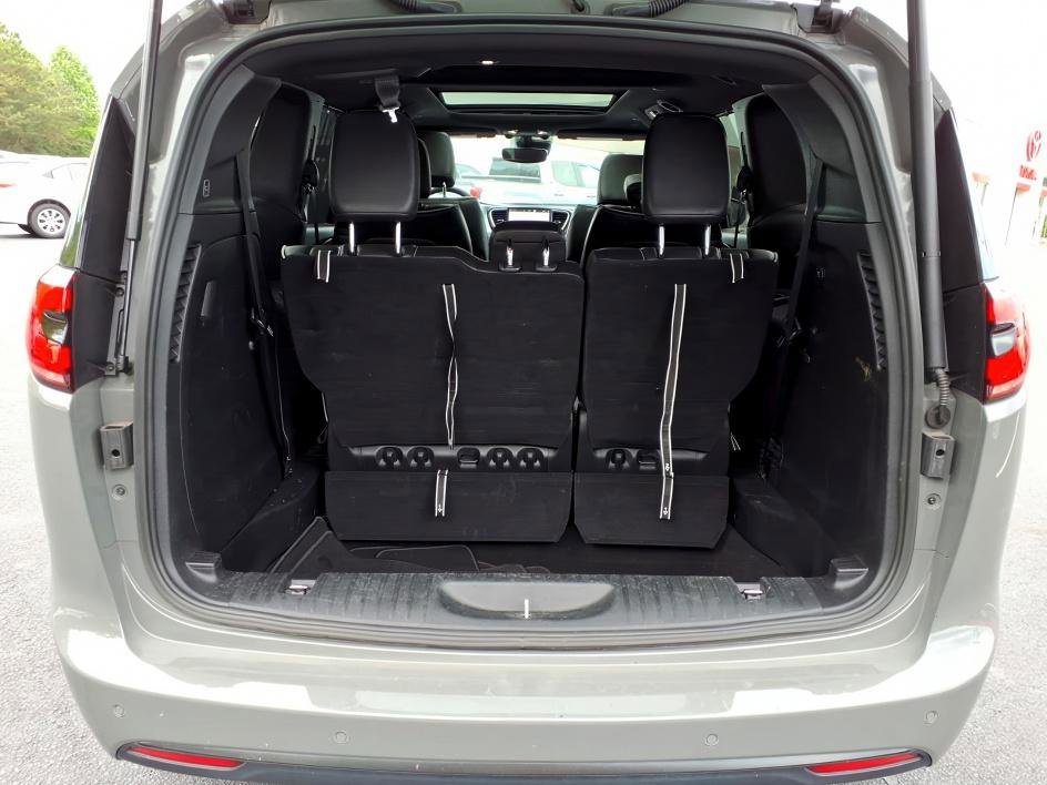 Used 2025 Chrysler Pacifica Limited FWD image 10