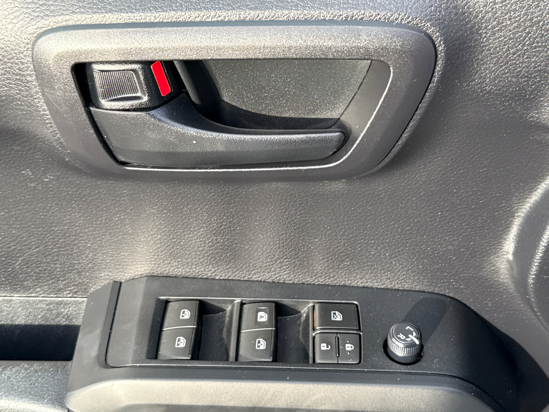 Used 2019 Toyota Tacoma SR w/ SR Convenience Package RWD image 21