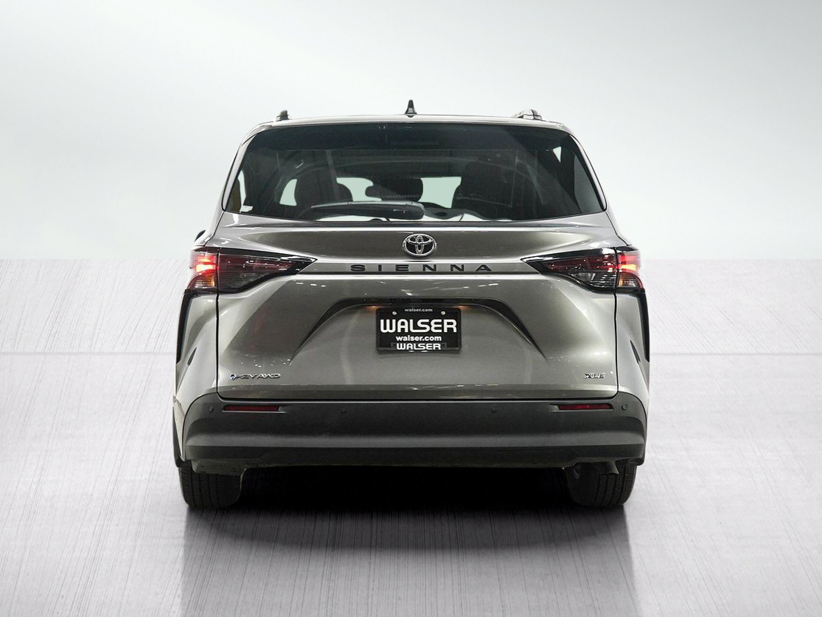 Used 2026 Toyota Sienna XLE AWD/4WD image 4